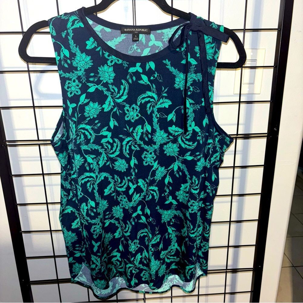 Banana Republic Blue and Green Tank Top with Floral Design EUC